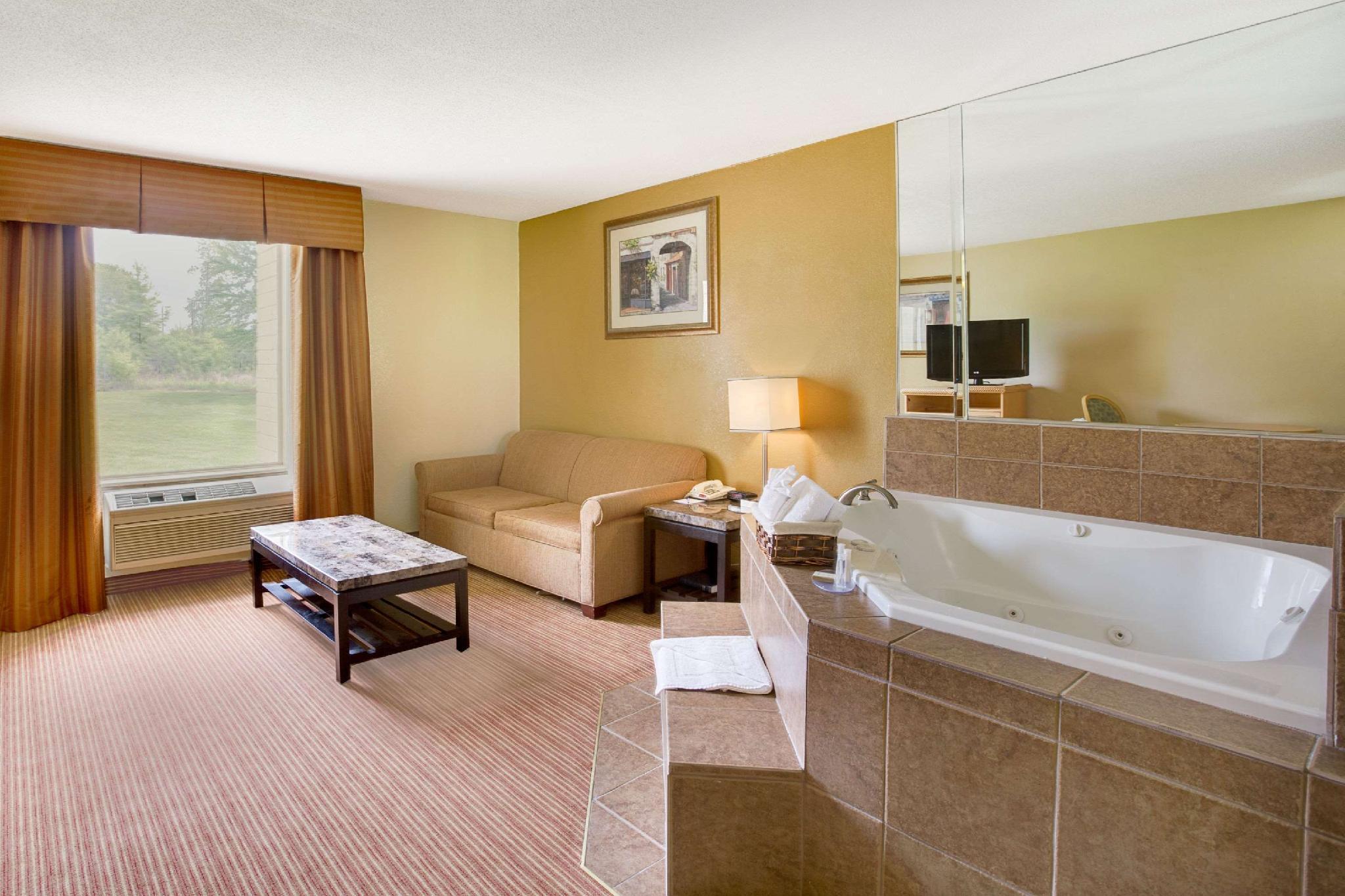 Baymont By Wyndham Charlotte-Airport Coliseum Hotel Exterior photo